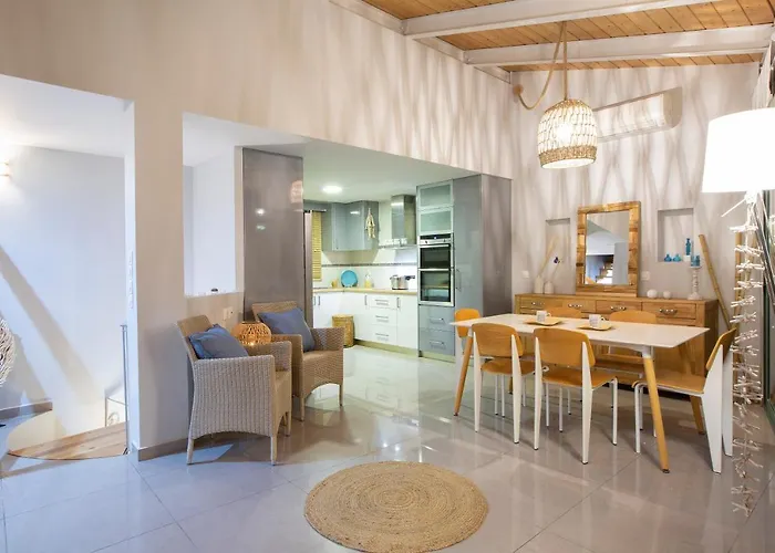 Skai Two Floor アパート *